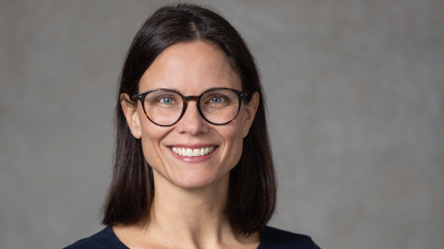 Klang schafft Wirkung - Christina Kühnl ist Lehrstuhlinhaberin und Professorin für ABWL und Marketing an der Universität Stuttgart - Quelle: Uli Regenscheit Fotografie